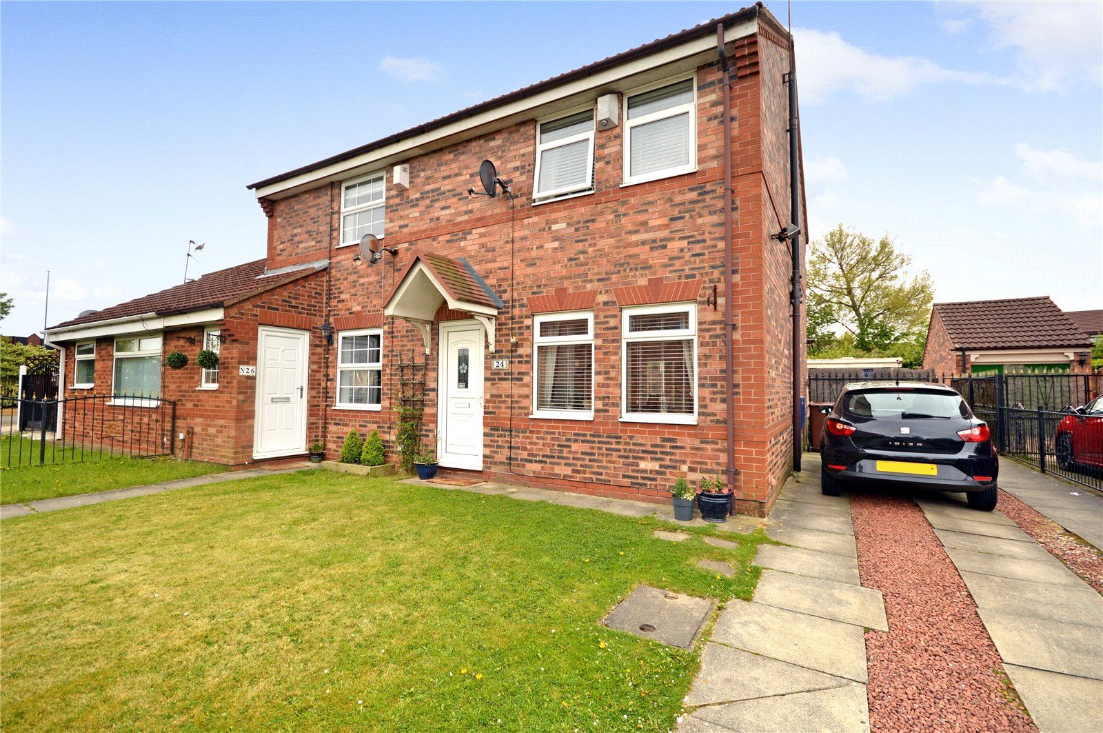 3 bed town house for sale in Sanderling Way, Leeds, West Yorkshire LS10