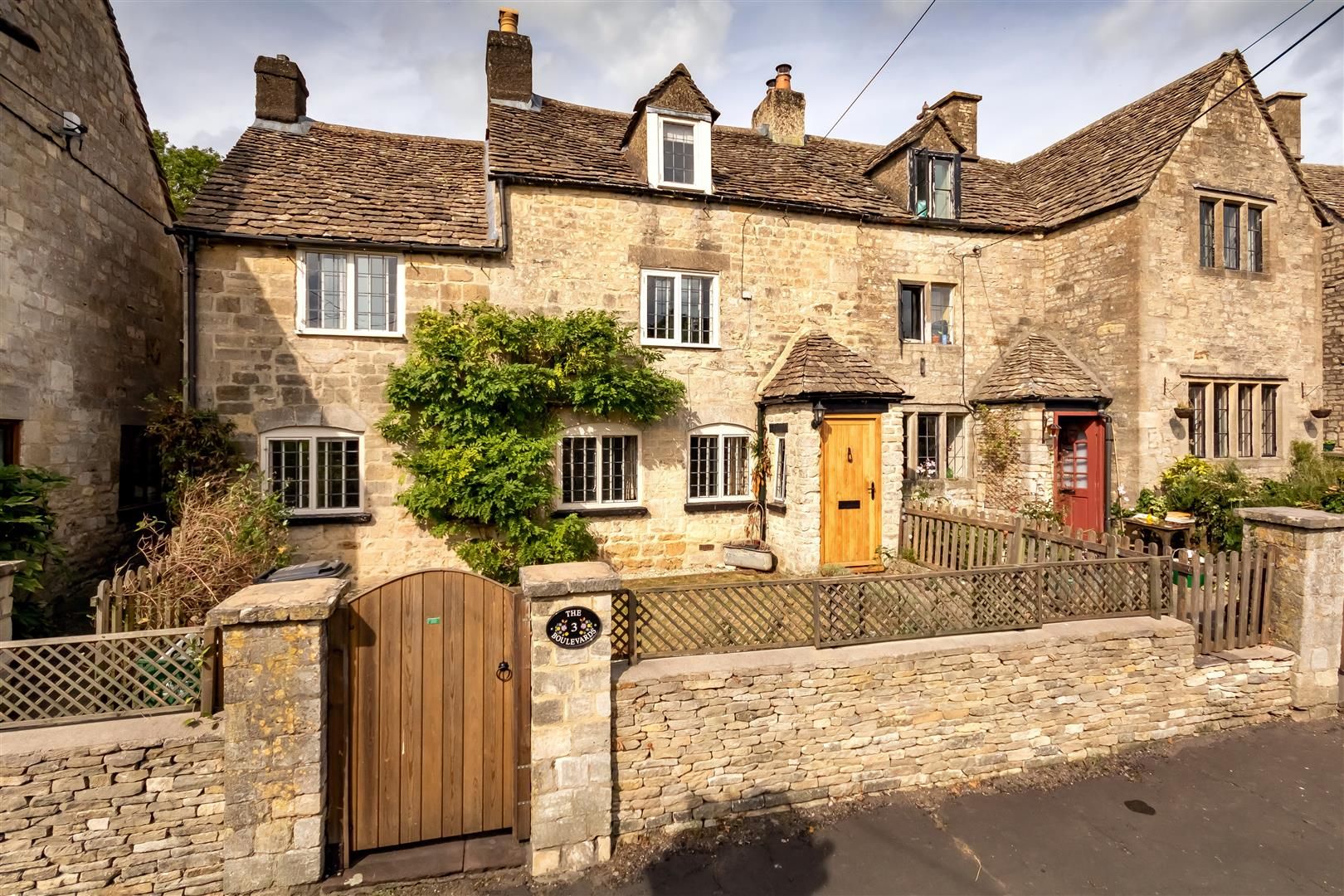 2 bed end terrace house for sale in Walkley Hill, Rodborough, Stroud