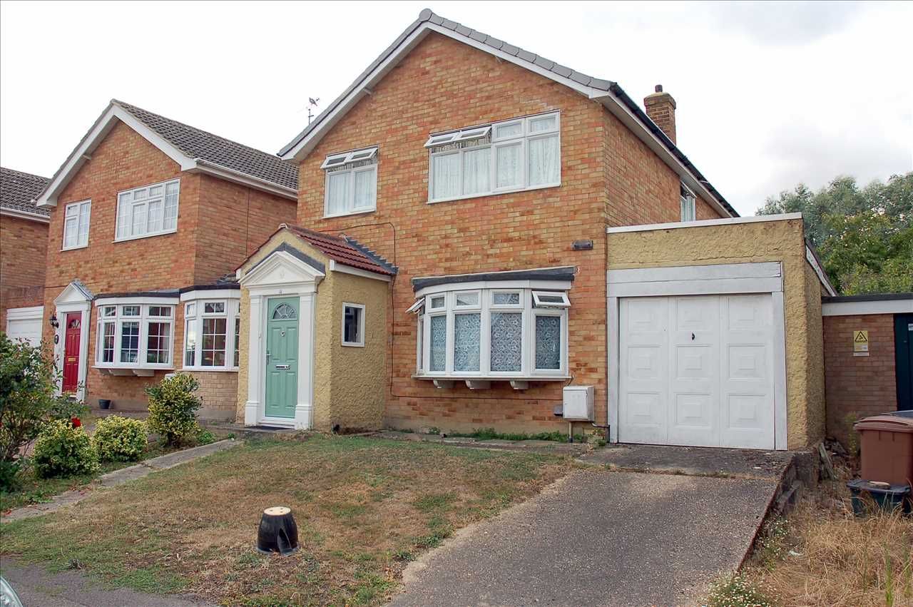 4 bed linkdetached house for sale in Simmonds Way, Danbury, Chelmsford