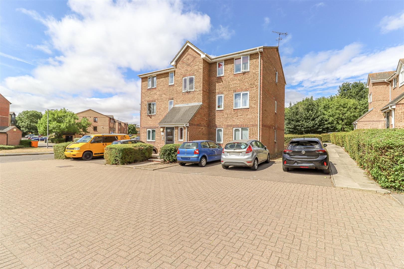 1 bed flat for sale in Waterville Drive, Vange SS16 Zoopla