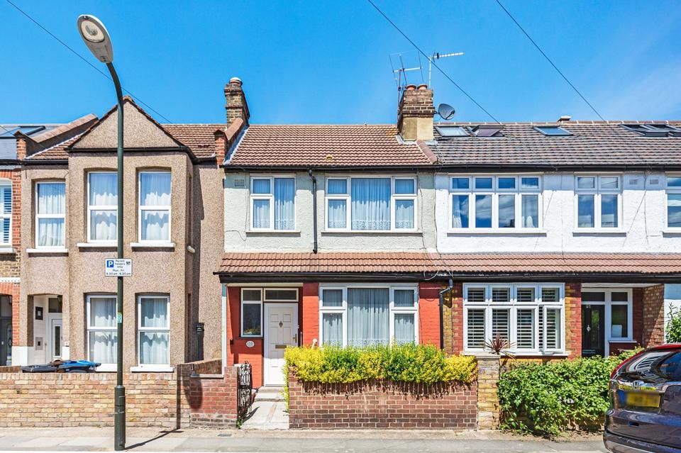 3 bed semidetached house for sale in Fortescue Road, Colliers Wood