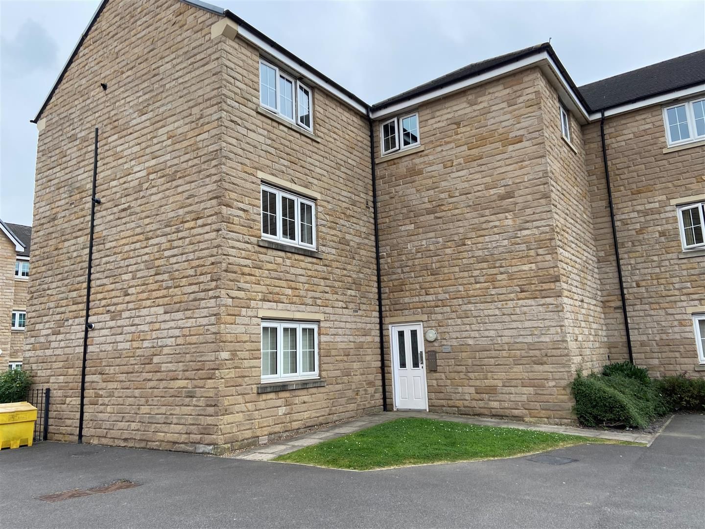 2 bed flat for sale in Malthouse Court, Liversedge WF15 Zoopla