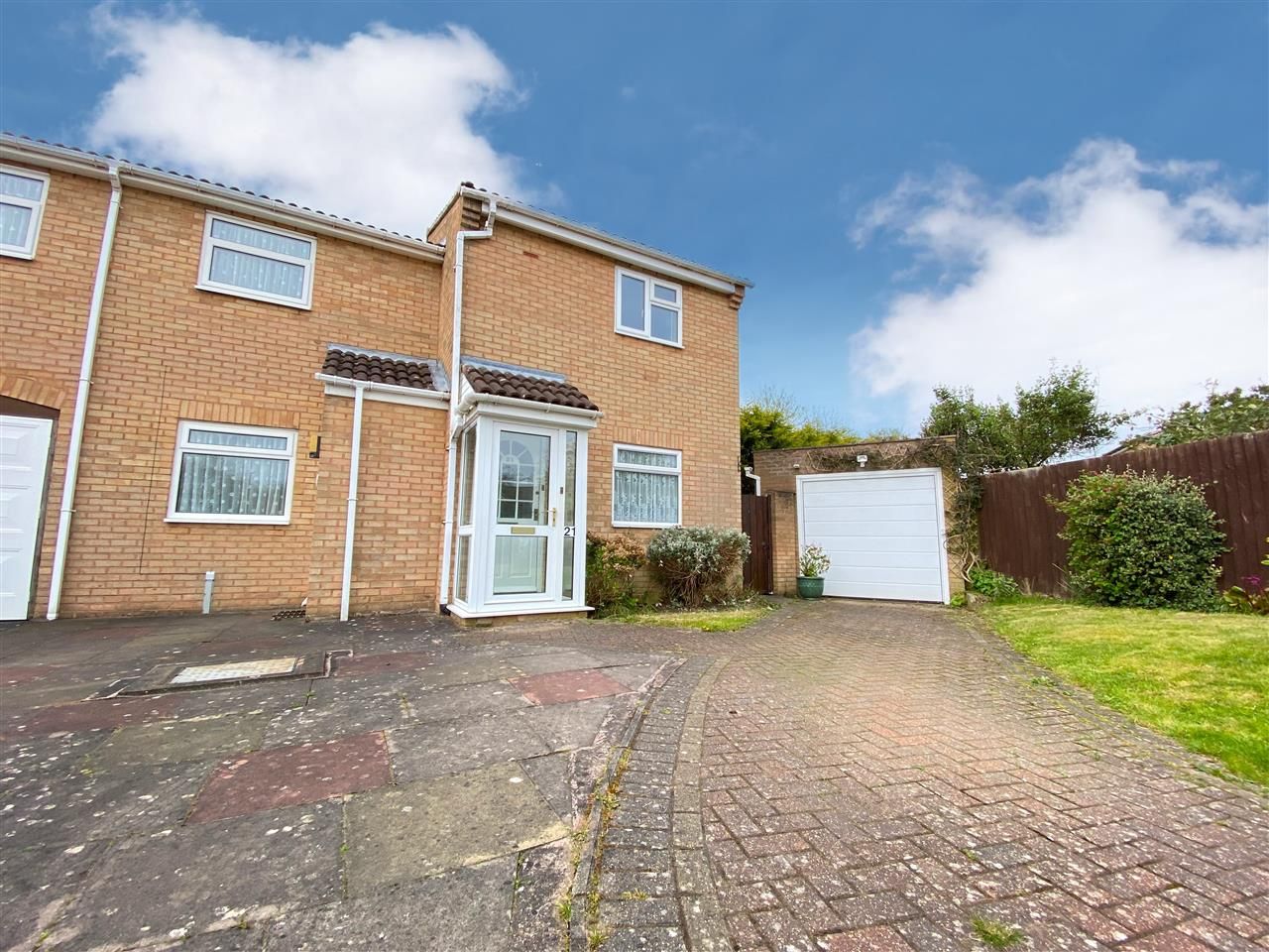 2 bed property for sale in Crimscote Close, Monkspath, Solihull B90