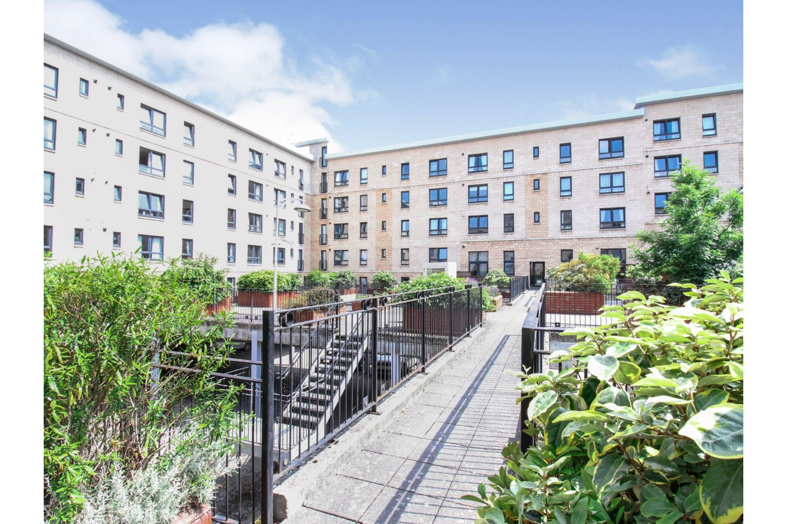 5 Colonsay Close, Edinburgh EH5  