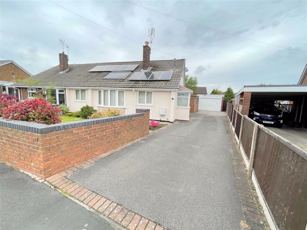 3 bed semidetached bungalow for sale in Park Road, Werrington, Stoke