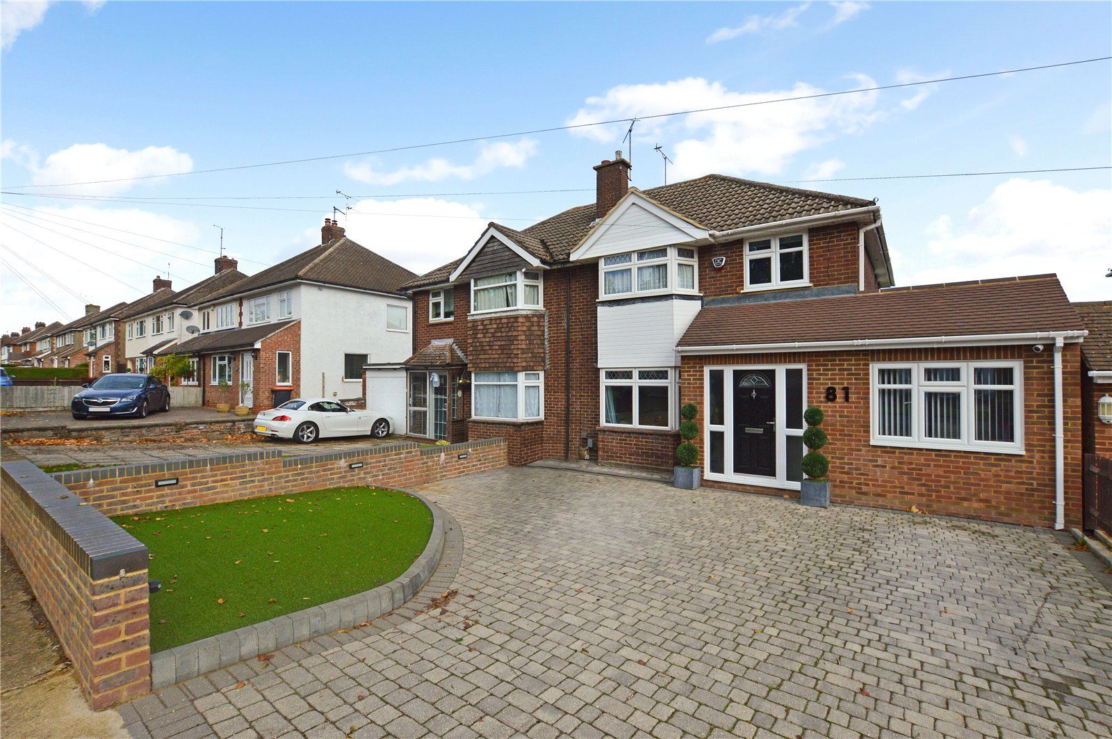 3 bed semidetached house for sale in Meadway, Dunstable, Bedfordshire