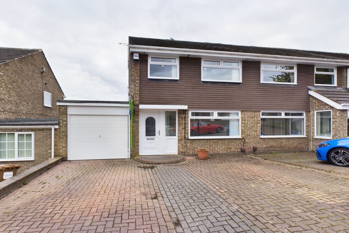 3 bed semidetached house for sale in Highworth Drive, Springwell