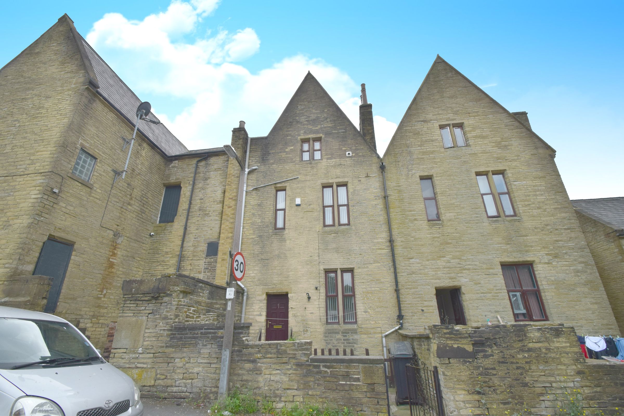 2 bed terraced house to rent in Rawson Street North, Boothtown, Halifax