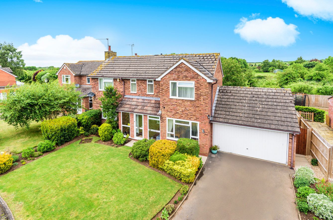 3 bed detached house for sale in Butt Furlong, Fladbury, Pershore WR10