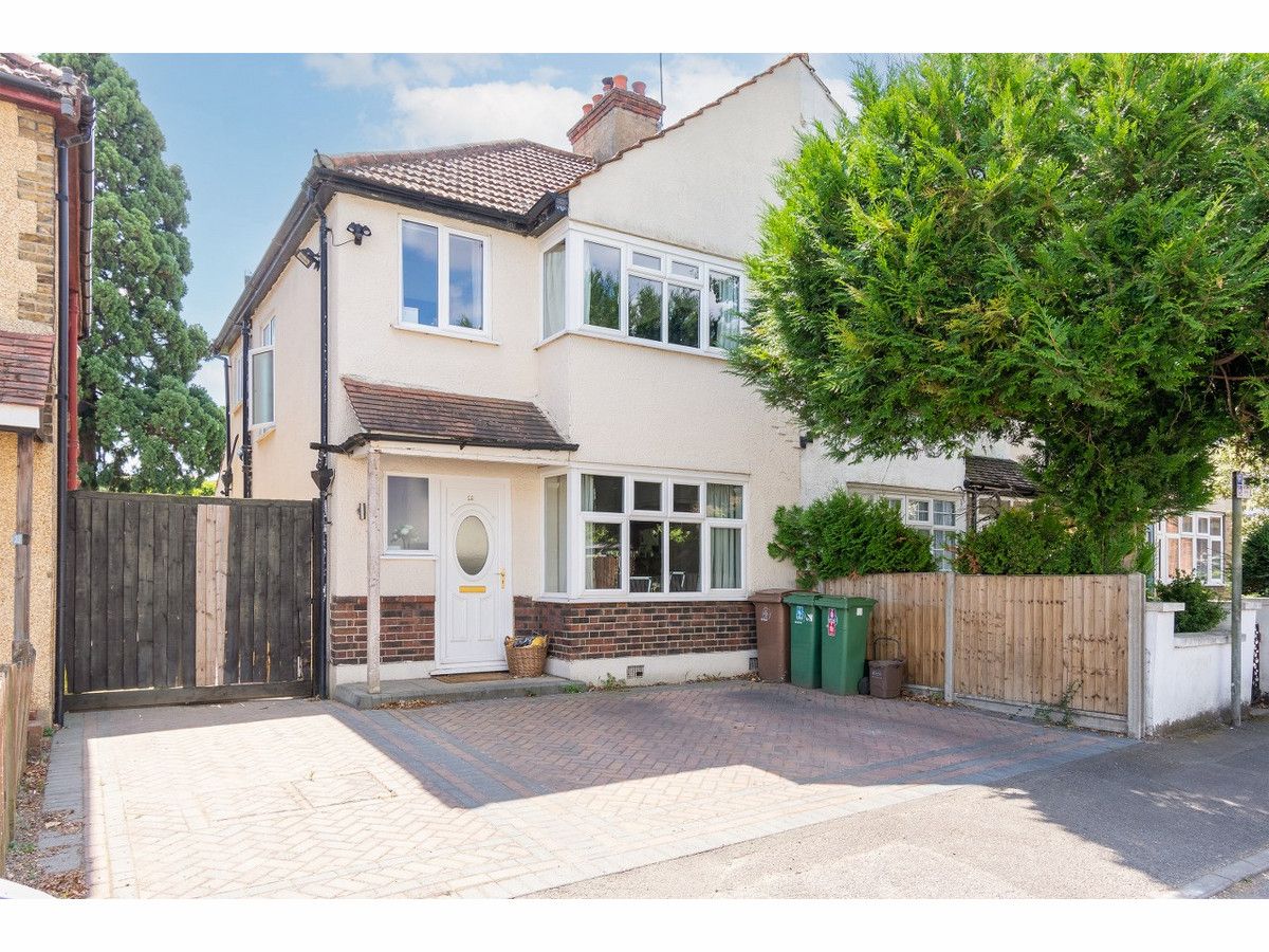 3 bed semidetached house for sale in Bridle Path, Beddington CR0 Zoopla