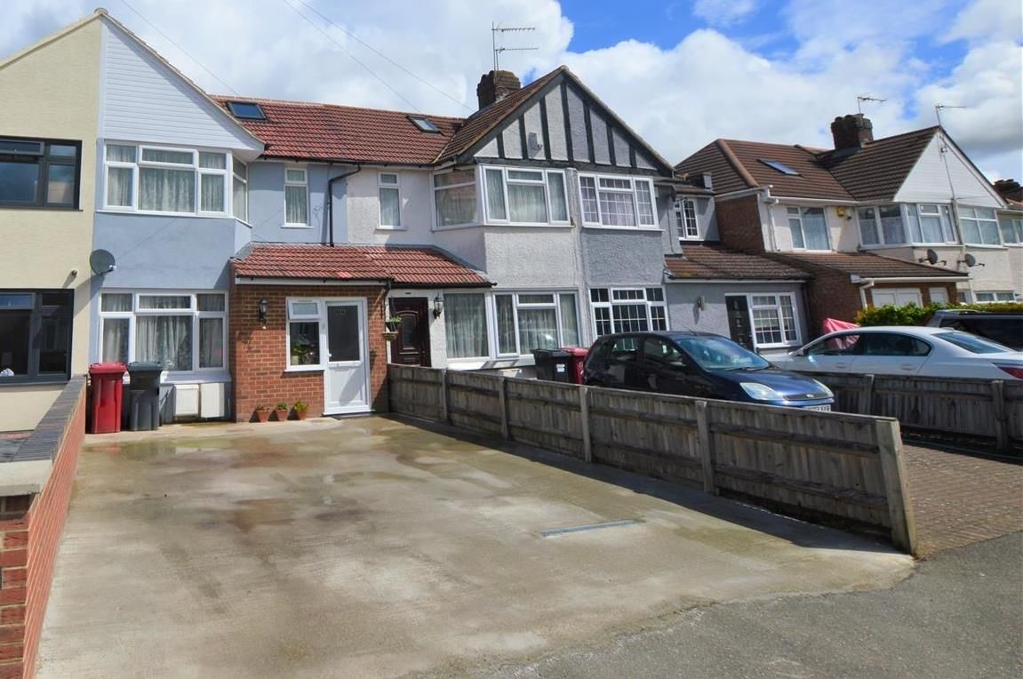 3 bed terraced house for sale in Mundesley Spur, Slough SL1 Zoopla