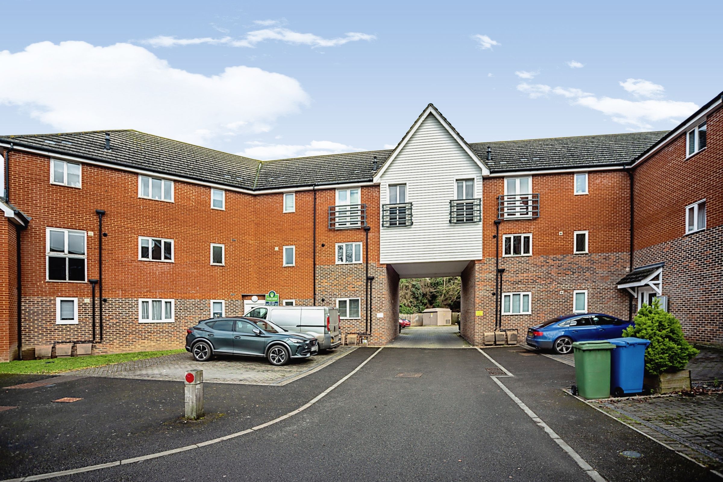 2 bed flat to rent in Edward Vinson Drive, Faversham, Kent ME13 Zoopla
