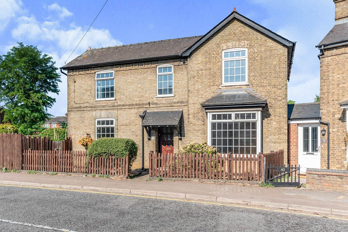 3 bed detached house for sale in Grove Road, Hitchin, Hertfordshire SG5