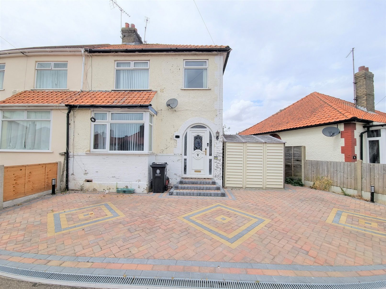3 bed semidetached house to rent in Thomas Road, ClactonOnSea CO15