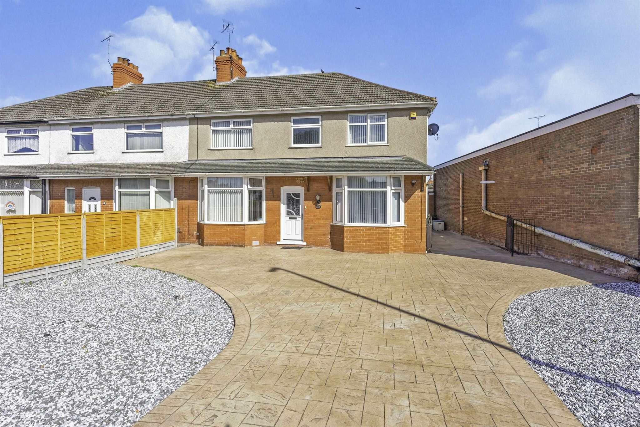 4 bed end terrace house for sale in Chester Road, Whitby, Ellesmere