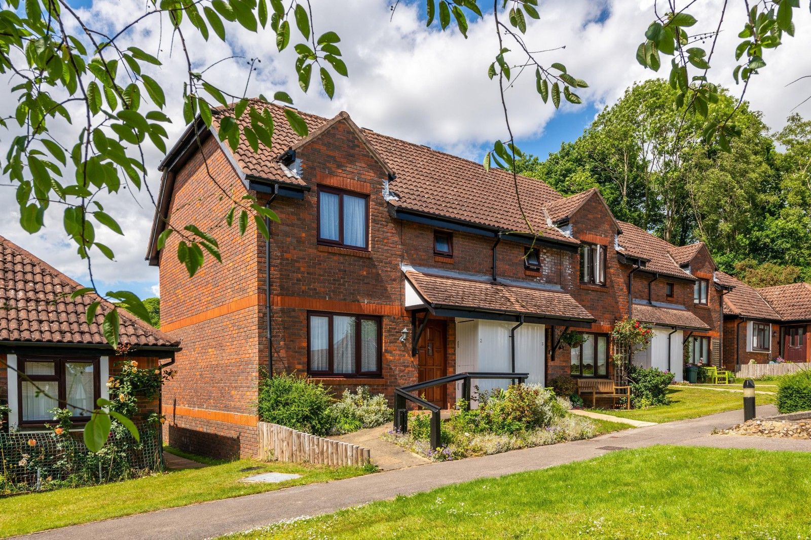 2 bed property for sale in Cherry Green Close, Redhill RH1 Zoopla