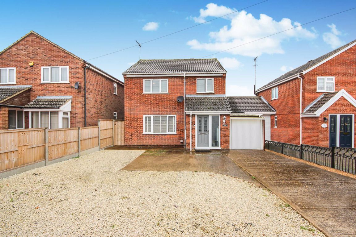4 bed linkdetached house for sale in Wymington Road, Rushden