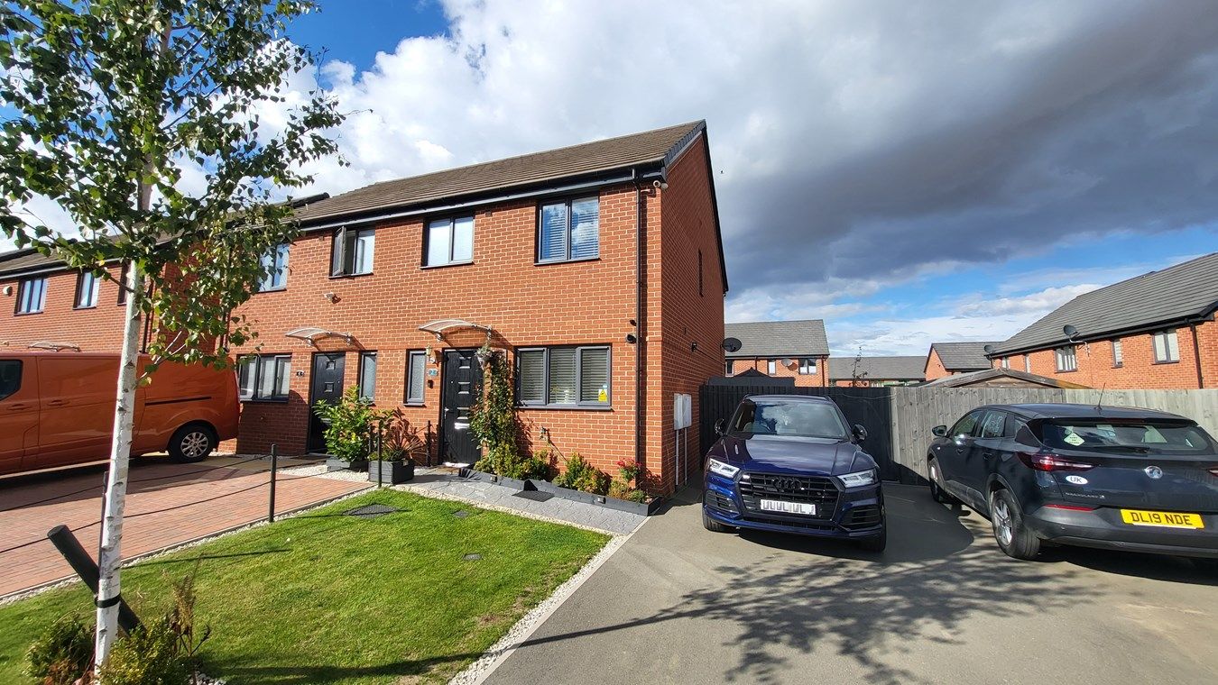 3 bed semidetached house for sale in Crofter Close, Gunthorpe
