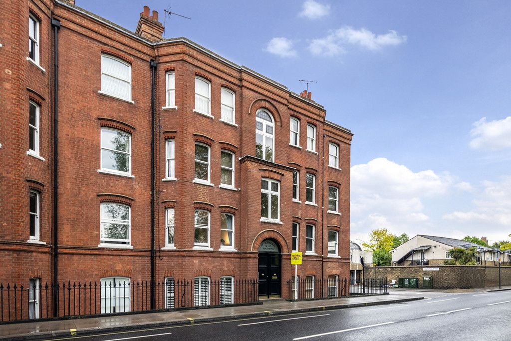 3 bed flat to rent in St. Clements Mansions, Lillie Road, London SW6