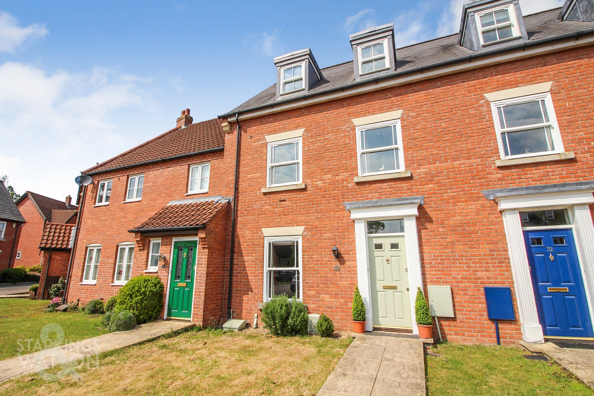 3 bed town house for sale in Blackthorn Way, Poringland, Norwich NR14