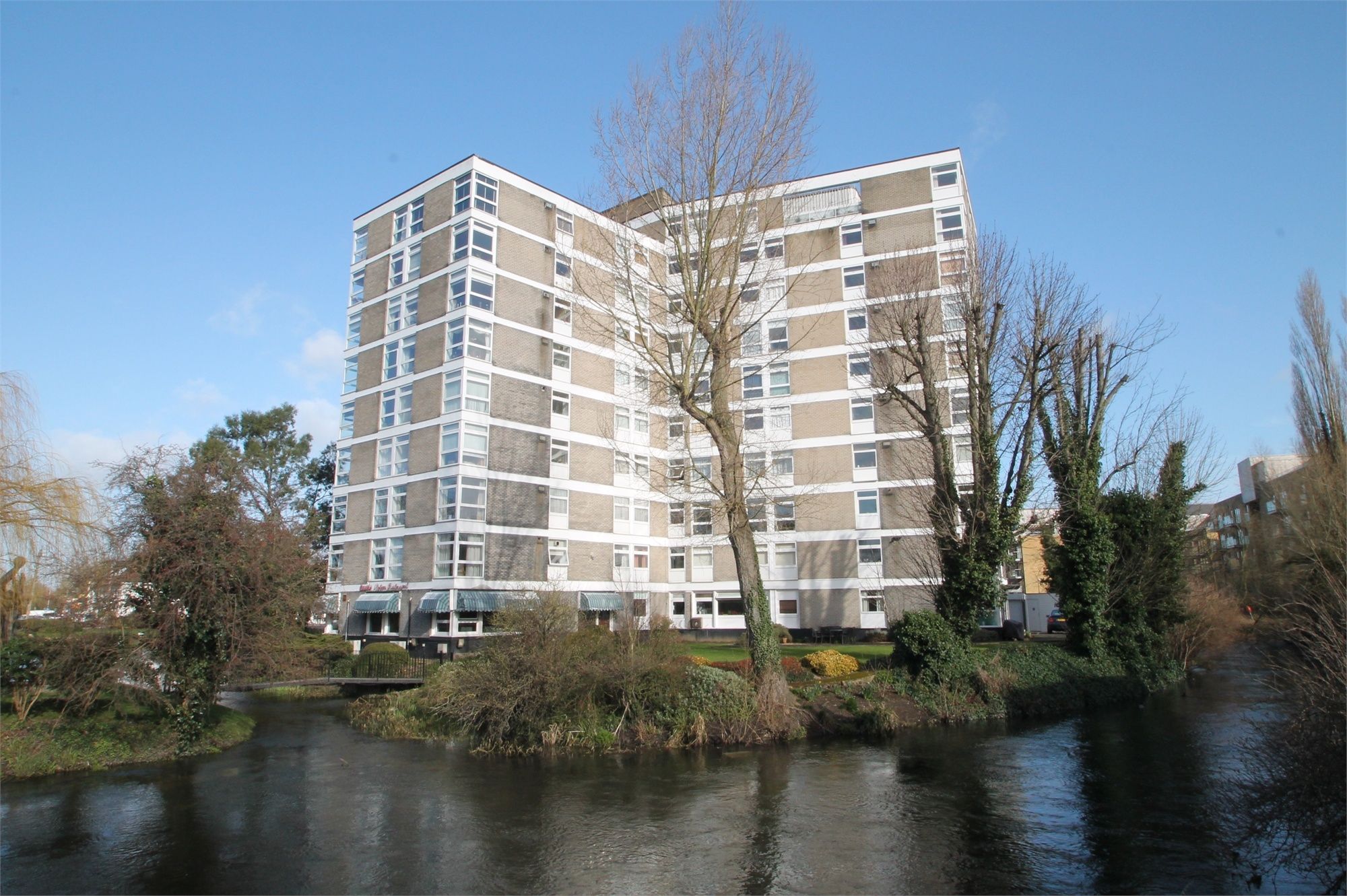 2 bed flat to rent in Denham Lodge, Denham, Uxbridge, Buckinghamshire