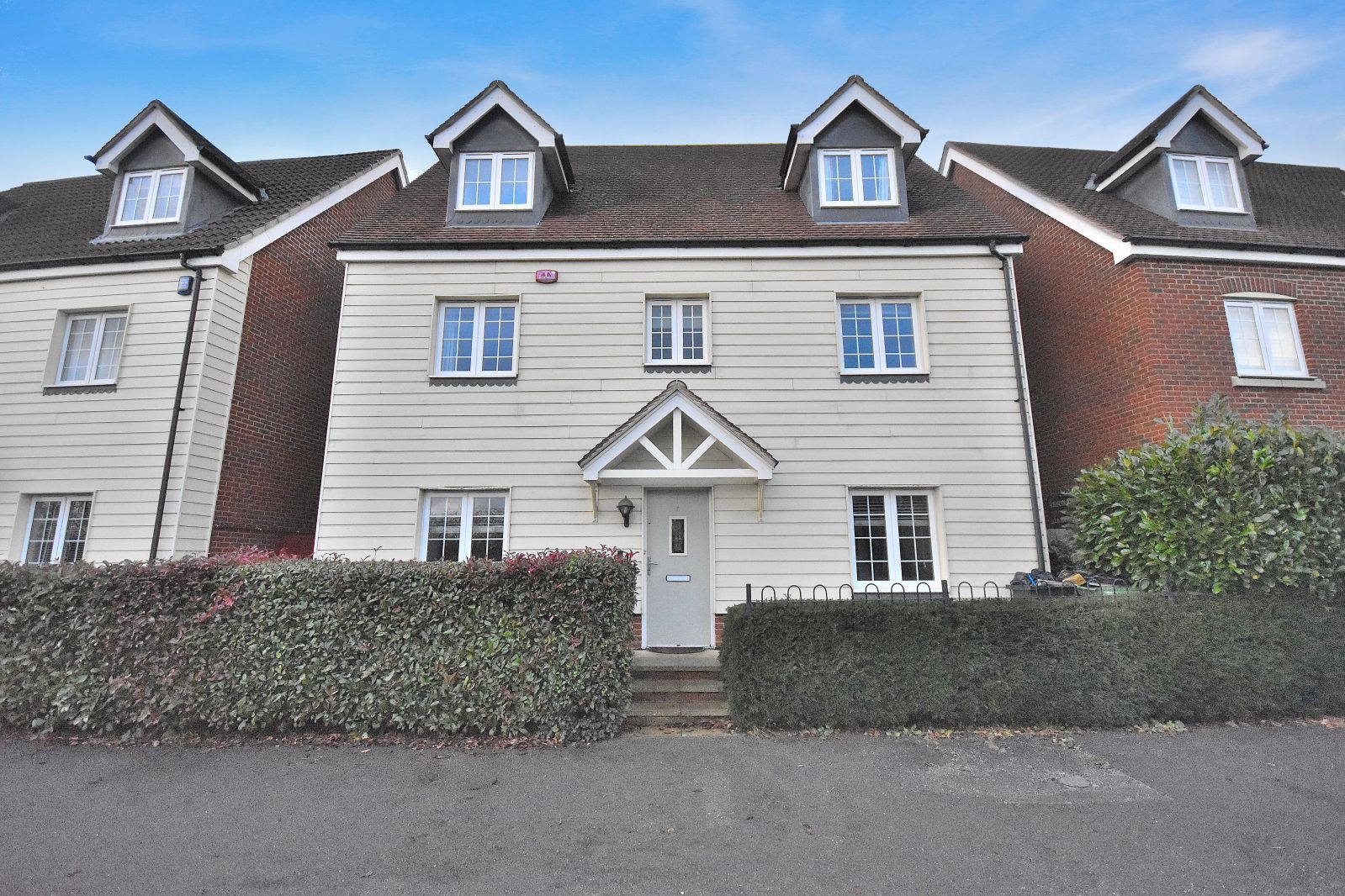 5 bed detached house to rent in Walson Way, Stansted, Essex CM24 Zoopla