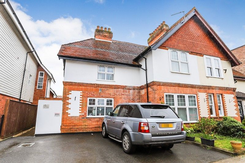 2 bed flat for sale in Lymington Road, Highcliffe, Dorset. BH23 Zoopla