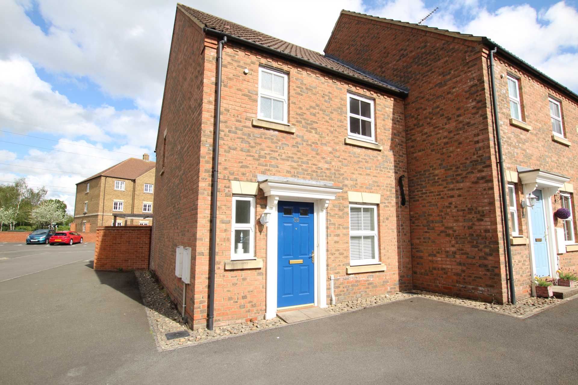 3 bed semidetached house for sale in Brimmers Way, Fairford Leys HP19