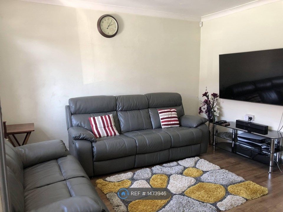 3 bed terraced house to rent in Spencer Road, Langley SL3 Zoopla