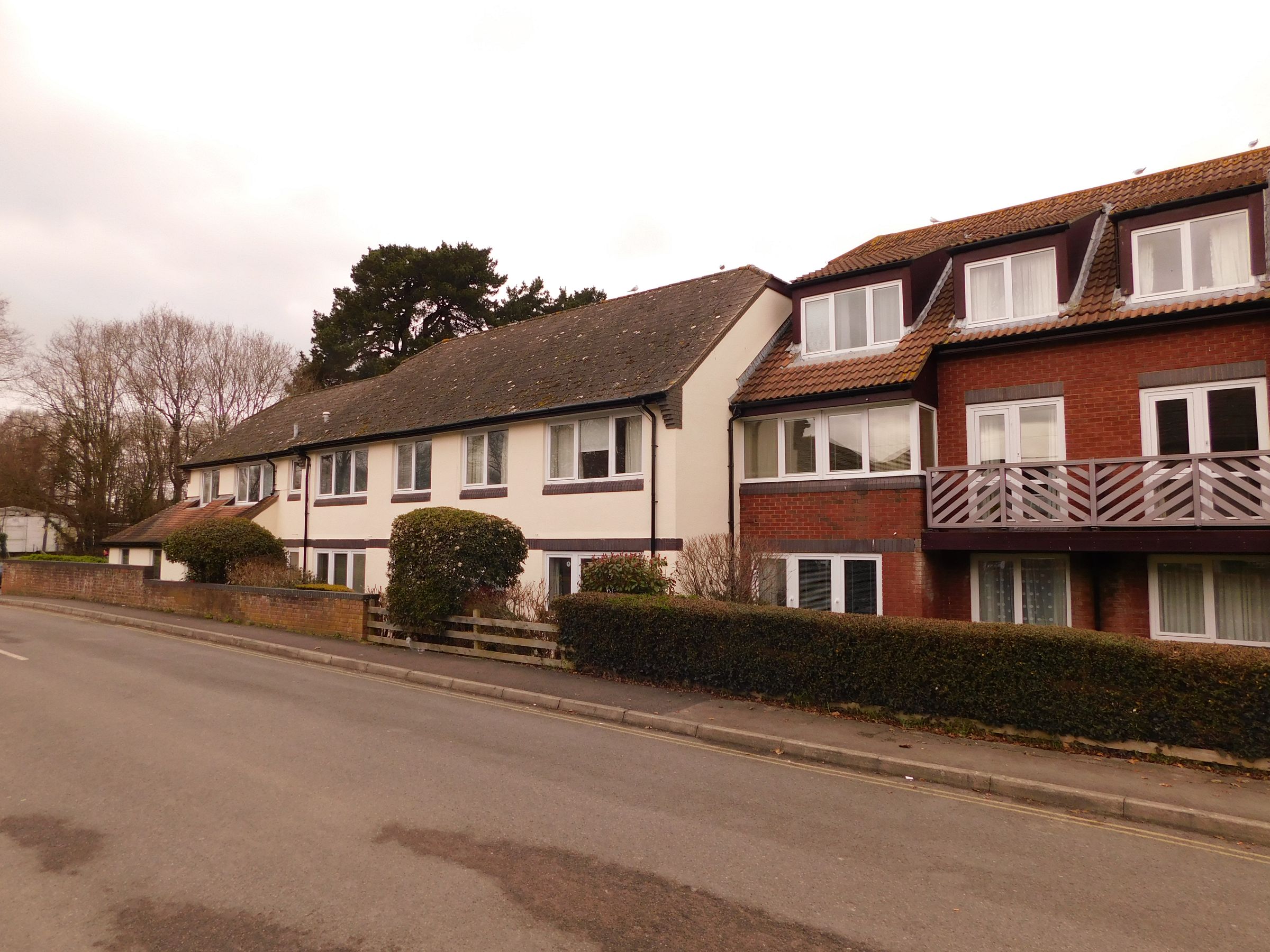 1 bed flat for sale in Homeborough House, Hythe SO45 Zoopla