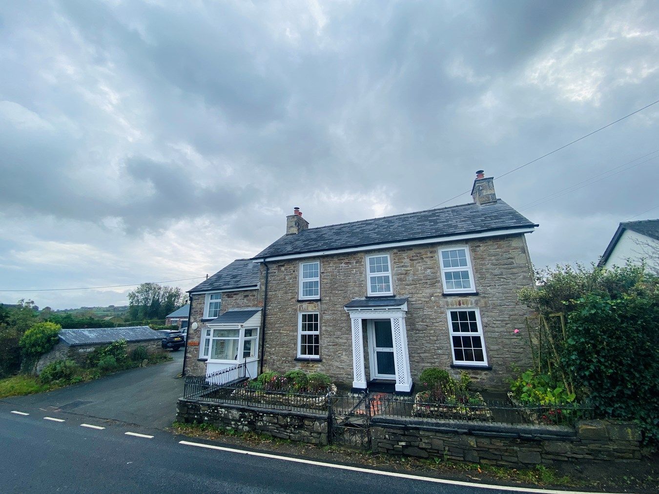 3 bed detached house for sale in Llanllwni, Llanybydder SA40 Zoopla