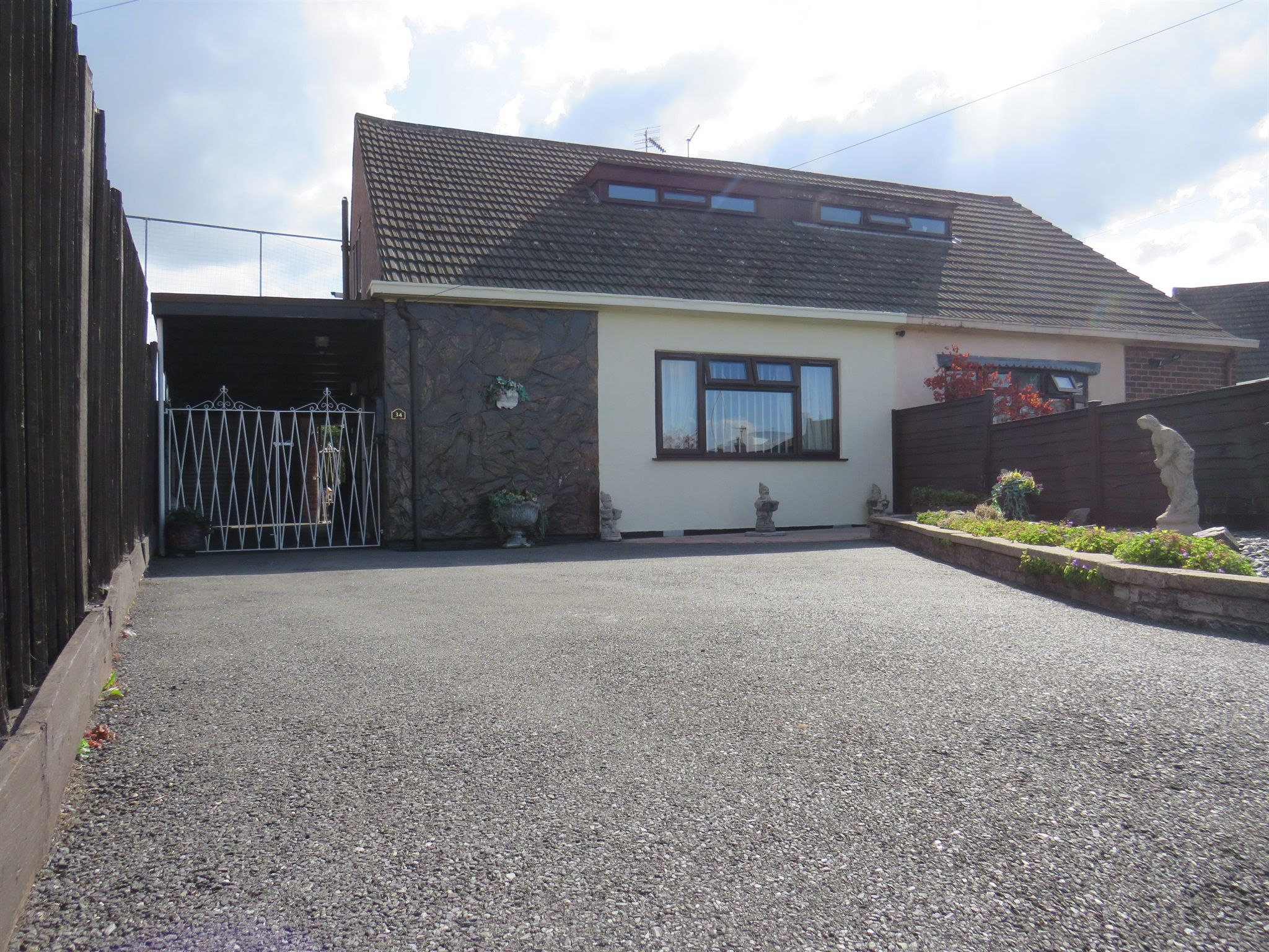 3 bed semidetached bungalow for sale in Cheshire Gardens, Leicester