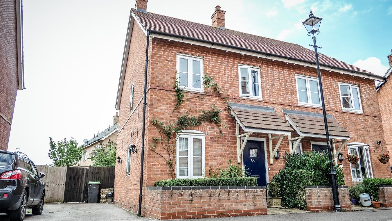 2 bed semidetached house for sale in Hilton Close, Kempston, Bedford