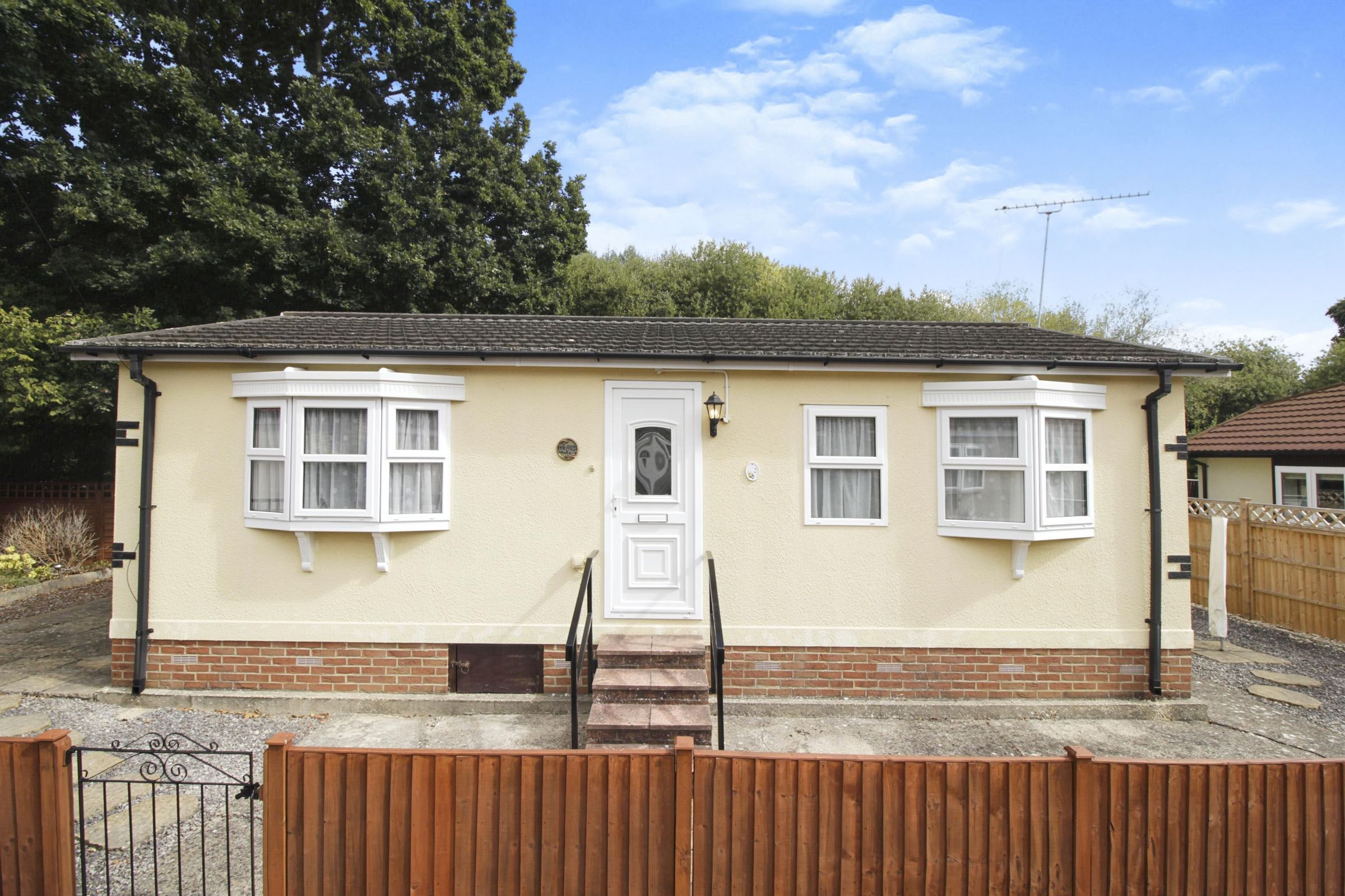 2 bed property for sale in Bourne Lane, Woodlands, Southampton SO40
