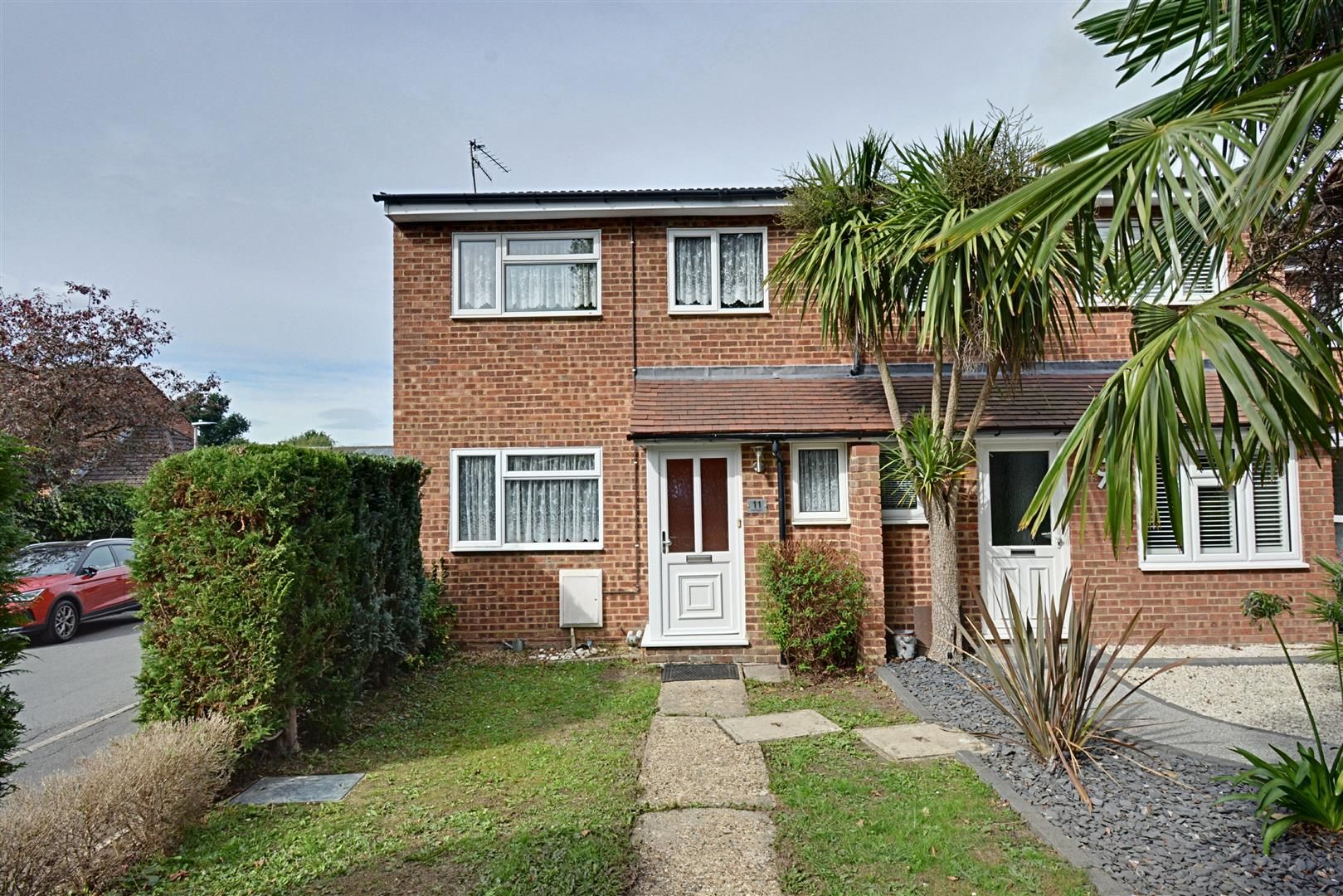 3 bed end terrace house for sale in Heathgate, Hertford Heath, Hertford