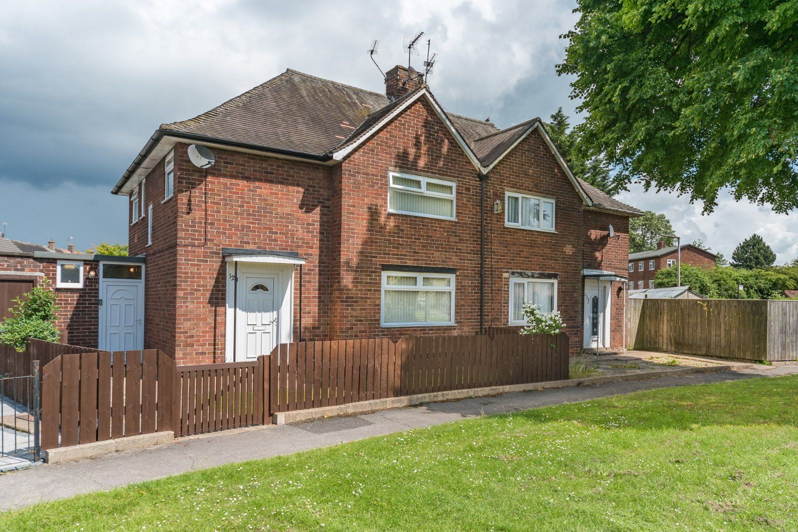 3 bed semidetached house for sale in Staveley Road, Hull, East