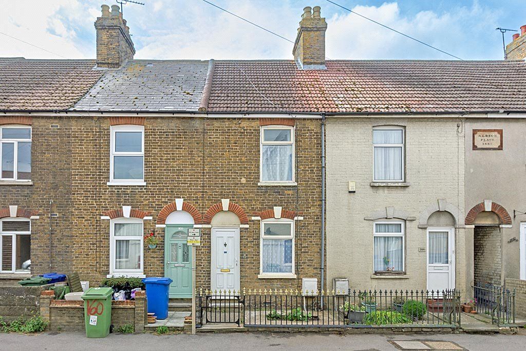 2 bed terraced house to rent in London Road, Teynham, Sittingbourne ME9