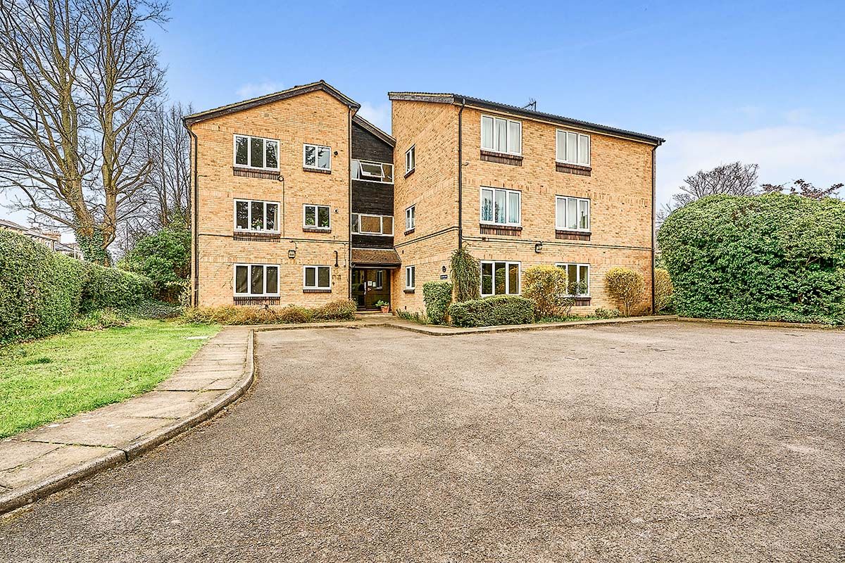 2 bed flat for sale in Caernarvon Court, 12 Surbiton Hill Park