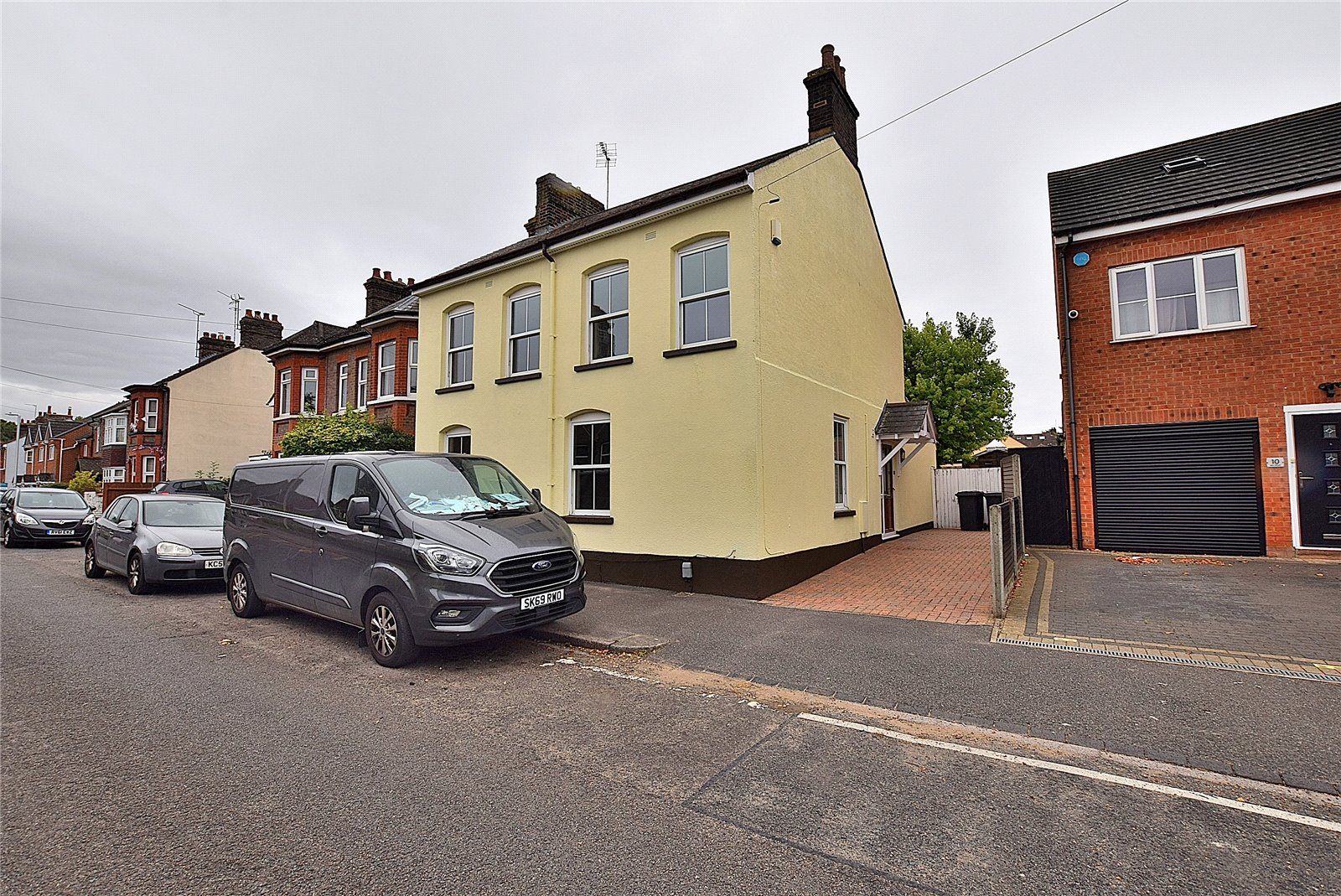 3 bed detached house to rent in Burr Street, Dunstable, Beds LU6 Zoopla