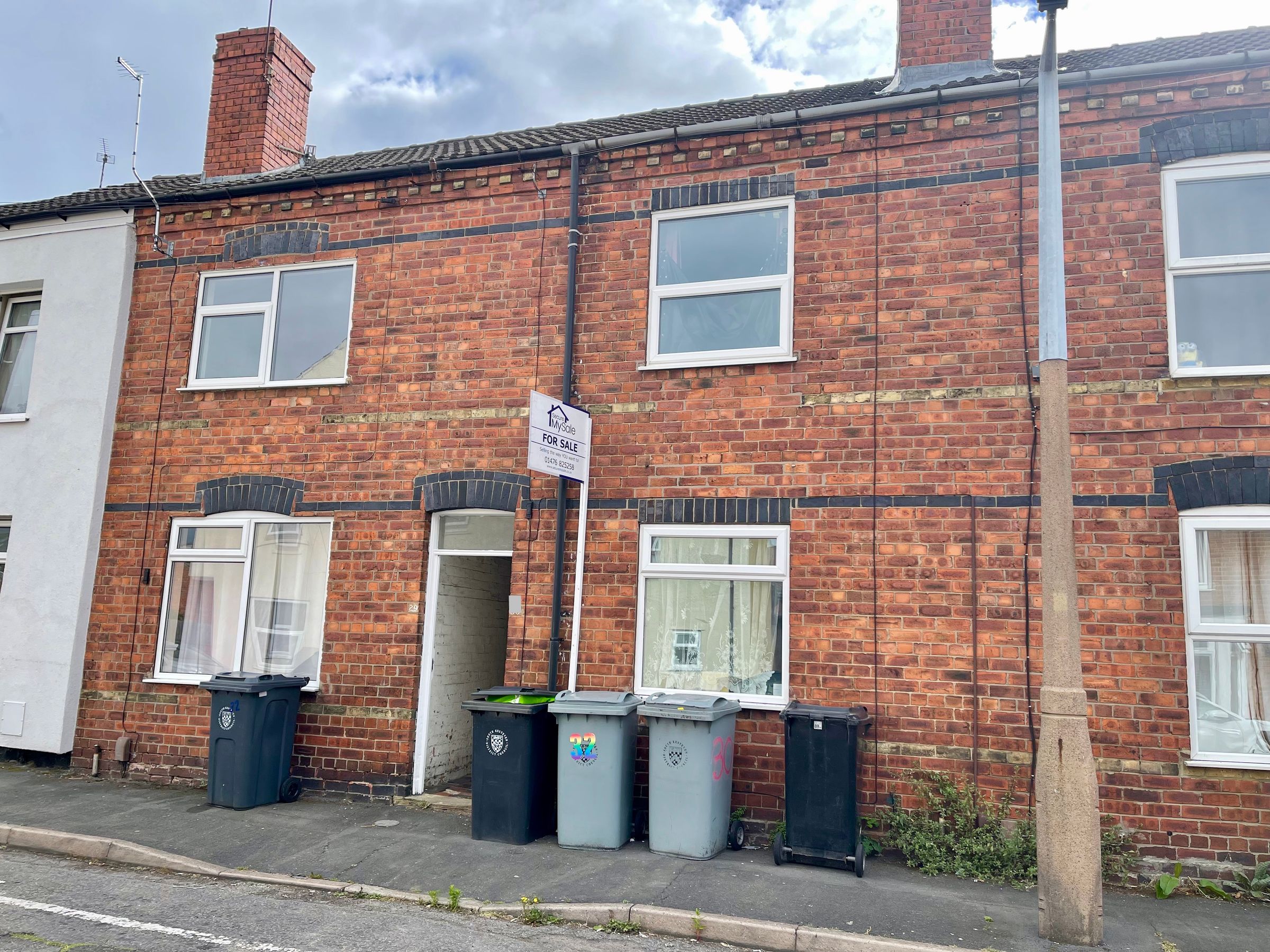2 bed terraced house for sale in Cecil Street, Grantham NG31 Zoopla