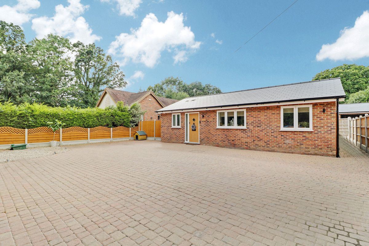 2 bed detached bungalow for sale in Rayleigh Downs Road, Rayleigh SS6