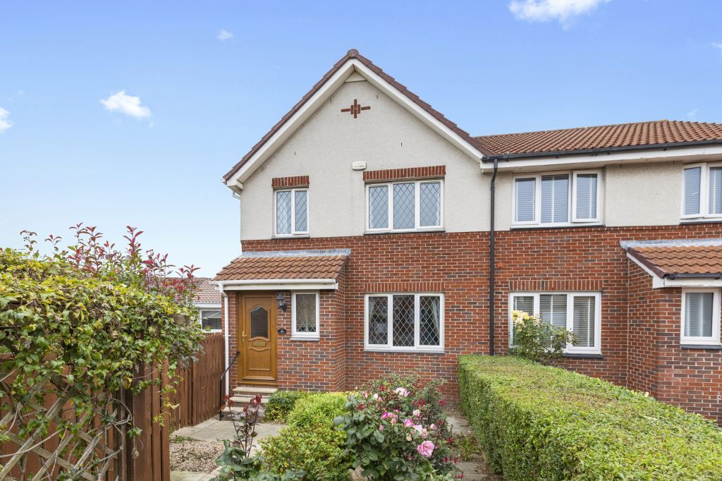 3 bed semidetached house for sale in 40 Blackchapel Close