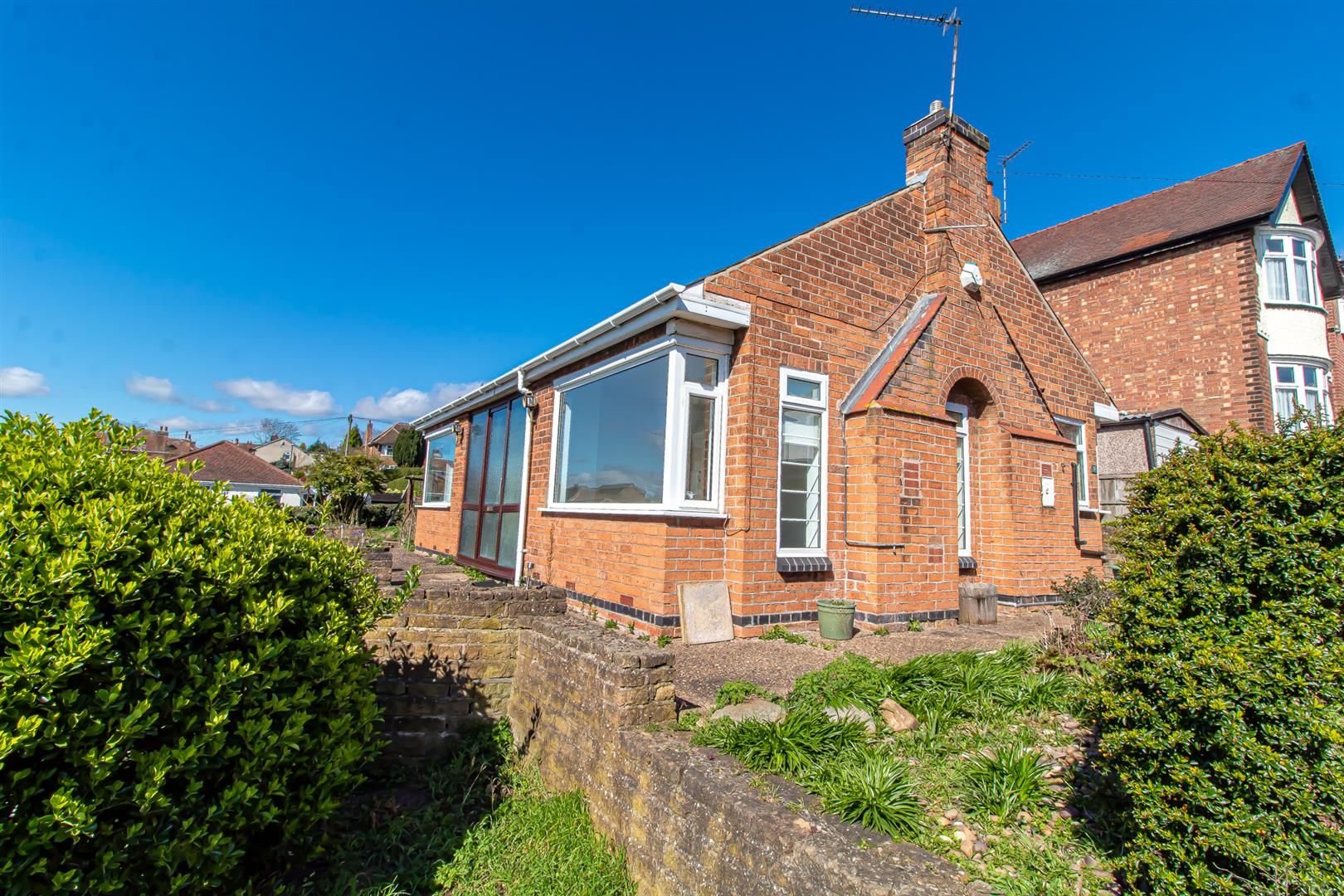 2 bed detached bungalow for sale in Jarvis Avenue, Carlton, Nottingham