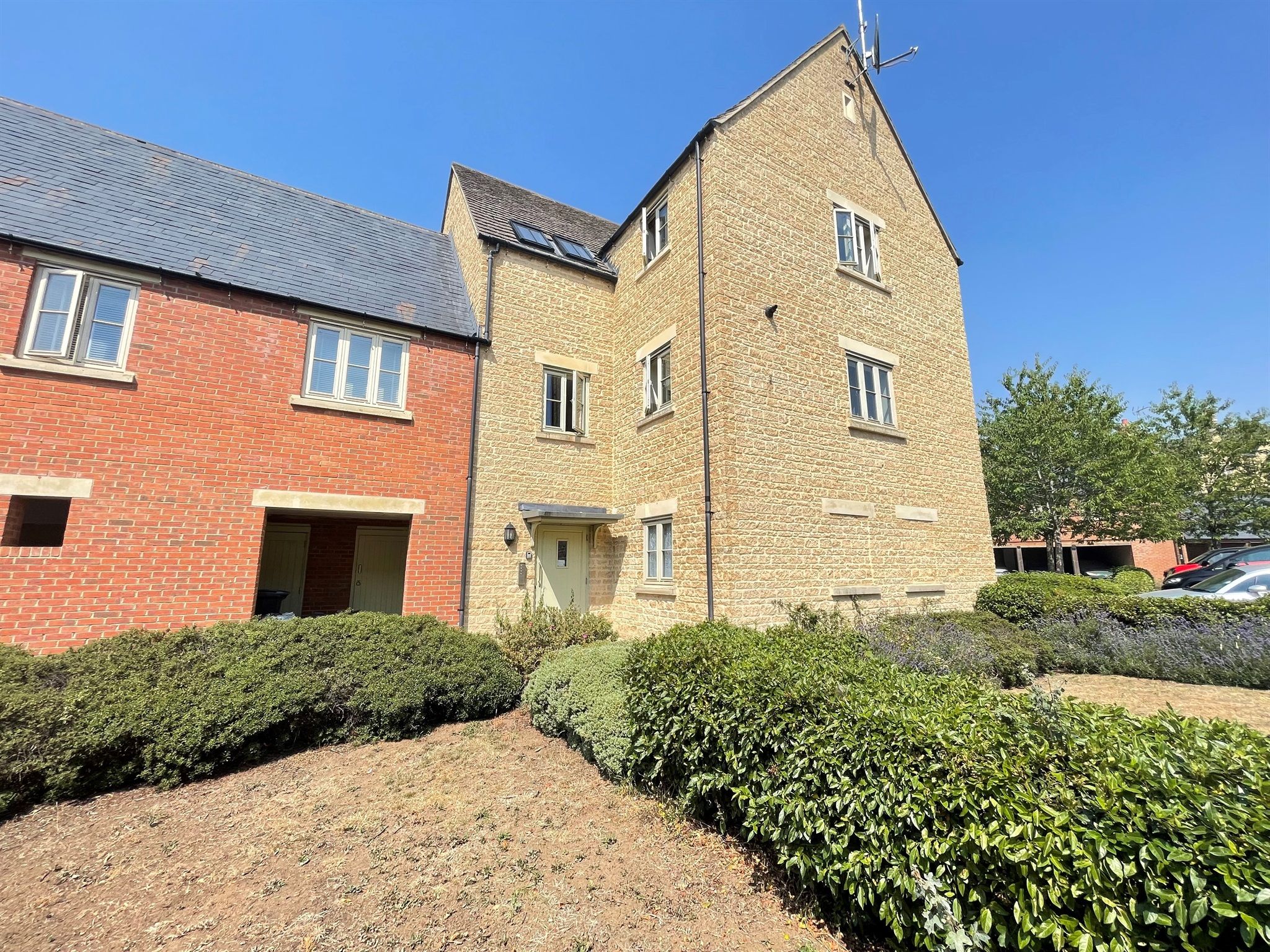2 bed flat for sale in Cross Close, Cirencester GL7 Zoopla
