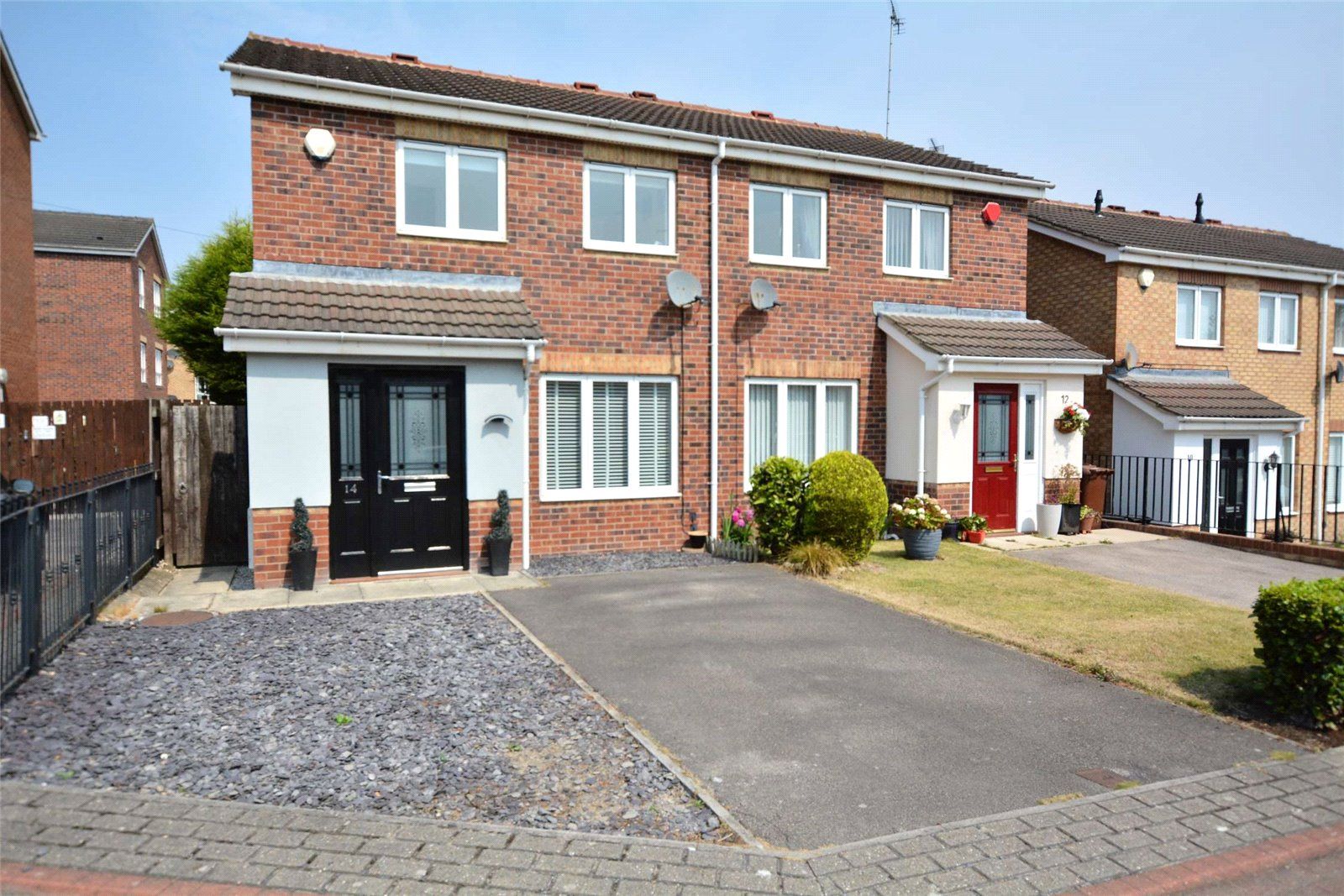 3 bed semidetached house for sale in Farrier Way, Robin Hood