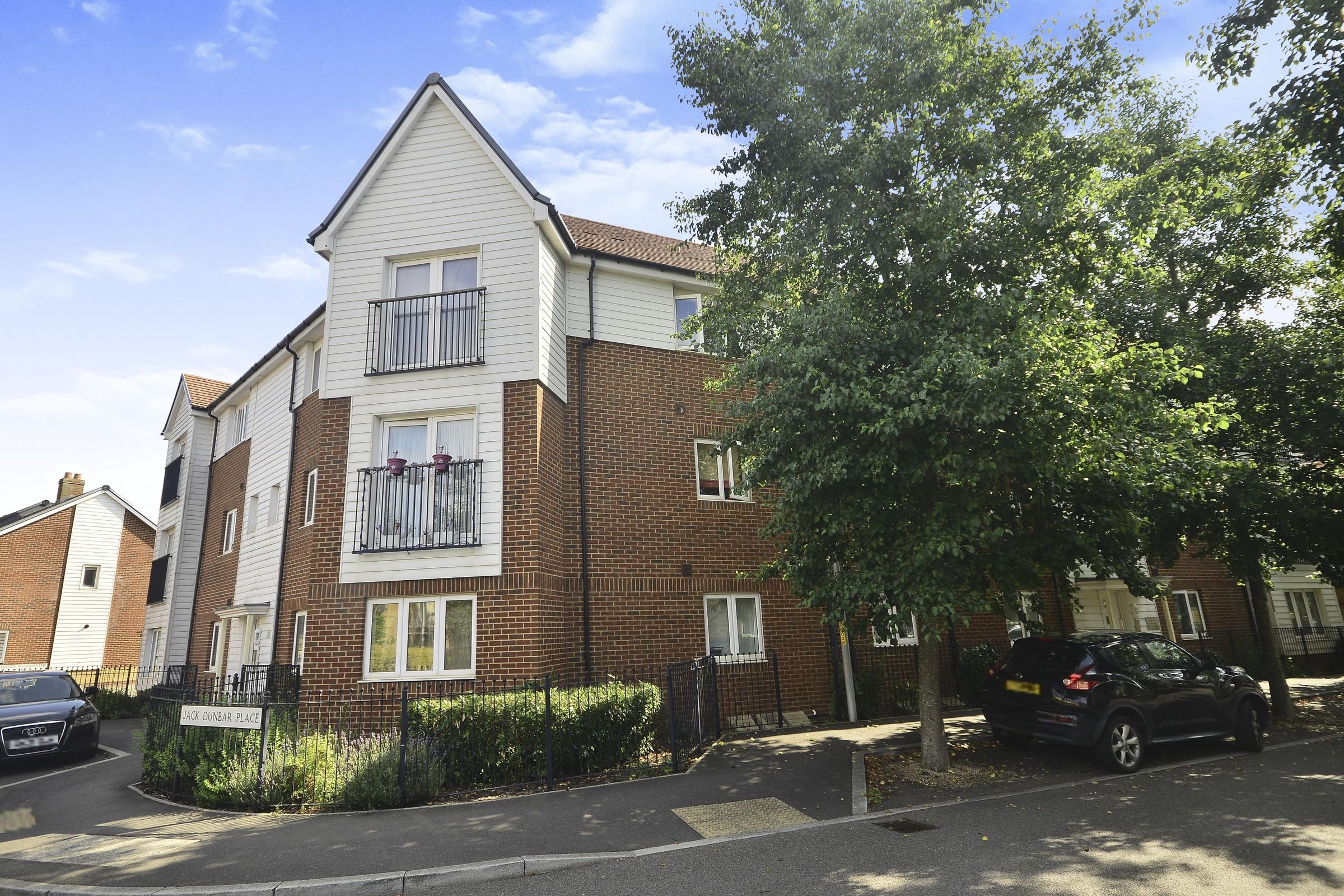 1 bed flat for sale in Sir Henry Brackenbury Road, Ashford, Kent TN23