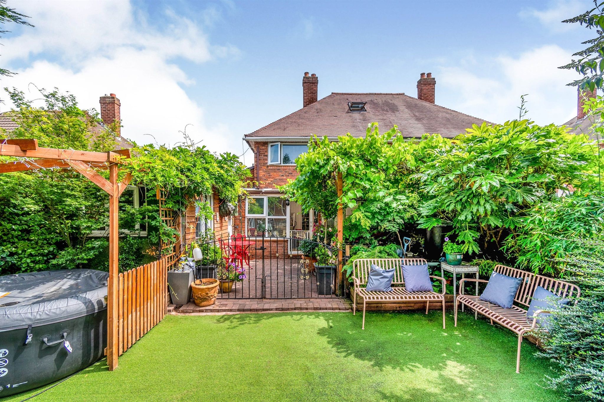 Crew Road, Wednesbury WS10  