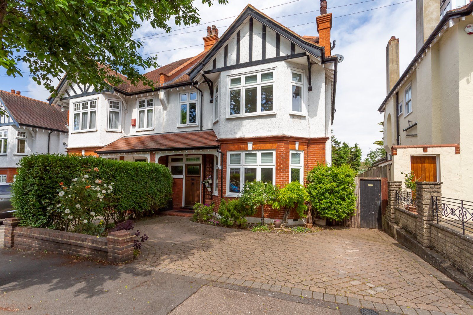5 bed semidetached house for sale in Chalgrove Road, Sutton, Surrey