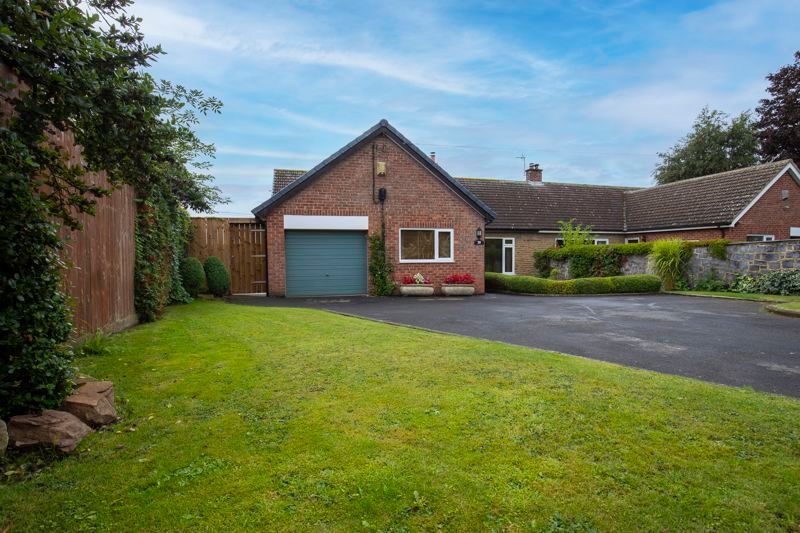 3 bed semidetached bungalow for sale in High Street,