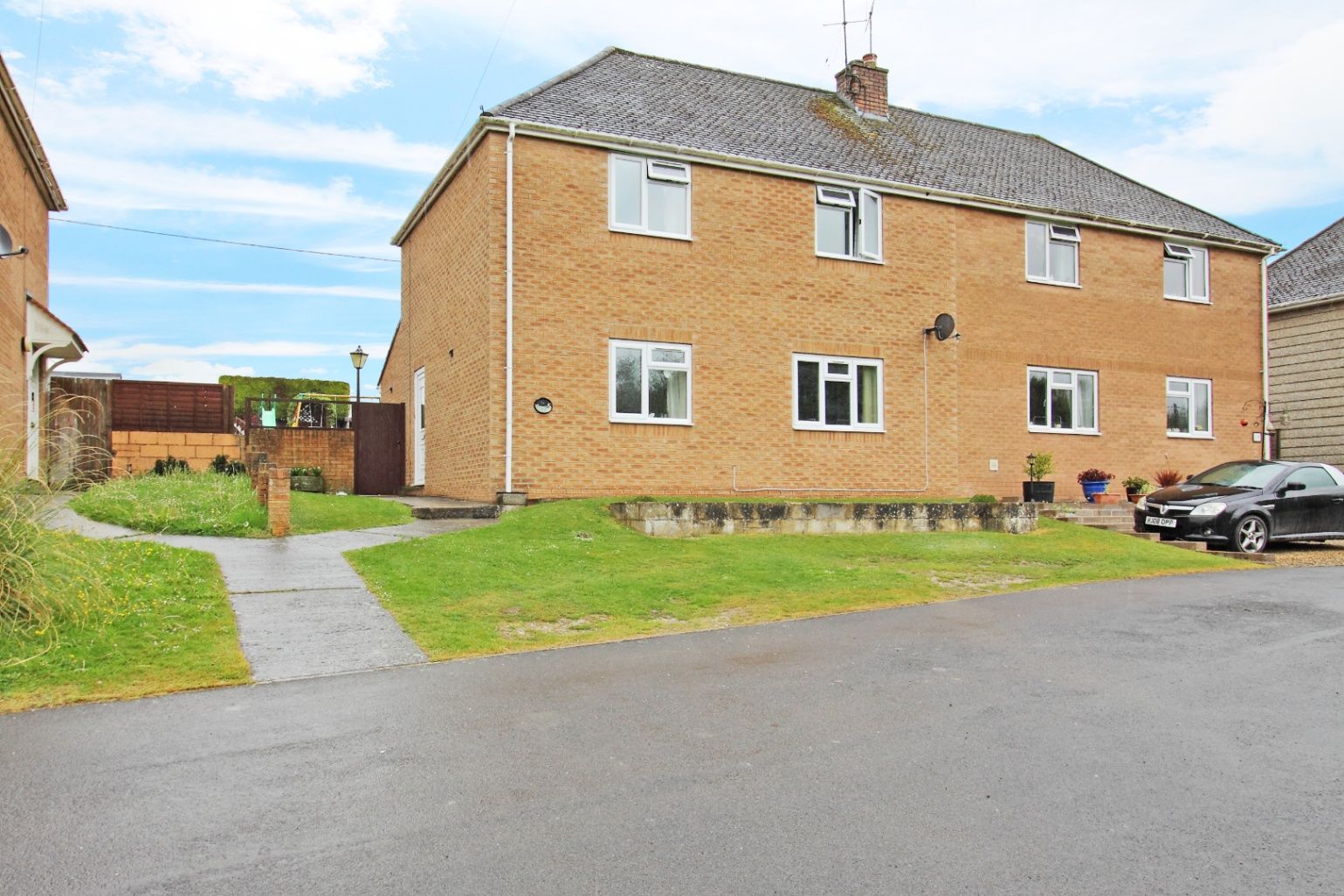 3 bed semidetached house for sale in Avon Banks, Figheldean, Salisbury